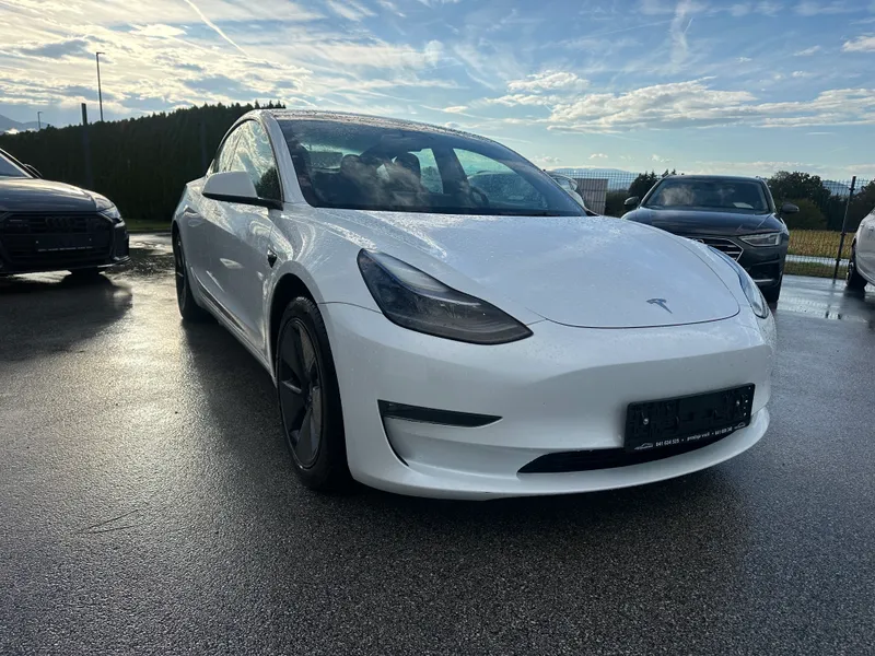 Tesla Model 3, letnik 2022